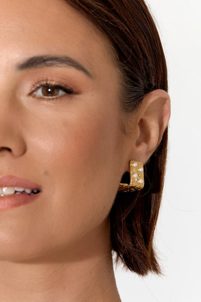 Kaila Pearl Curved Mini Hoops