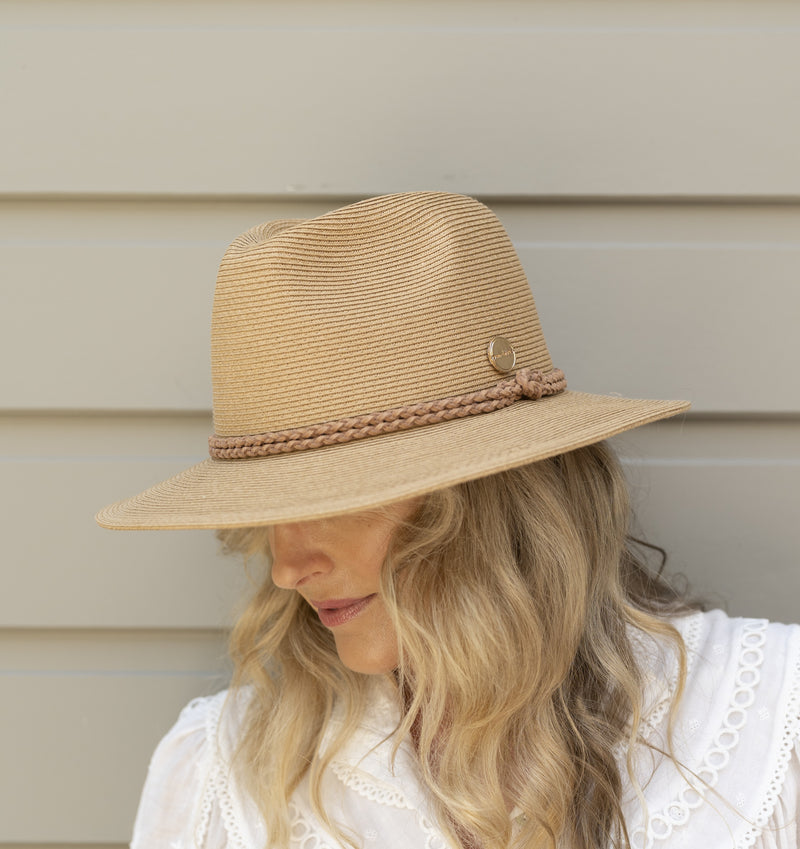 Rita Short Brim Panama Caramel